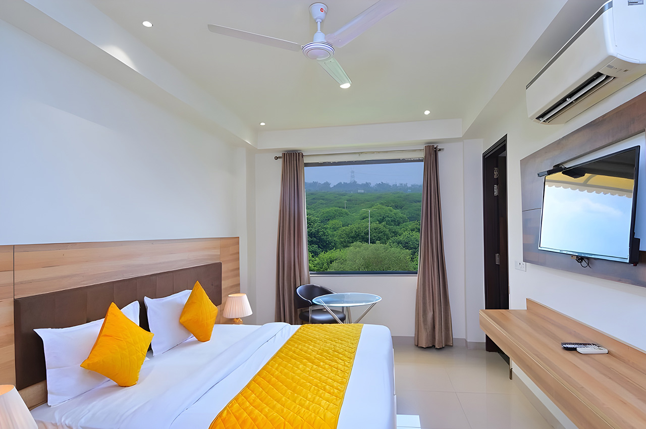 Family Room in Dwarka Sector 23